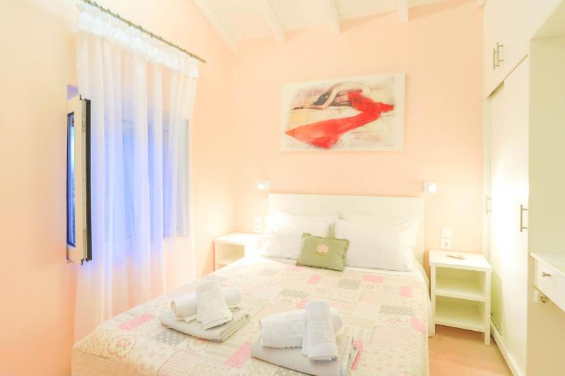 Villa Regina: Above Agni superb views and pool - image 31