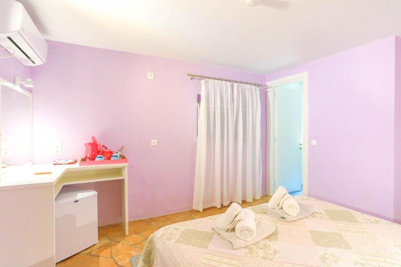 Villa Regina: Above Agni superb views and pool - image 2
