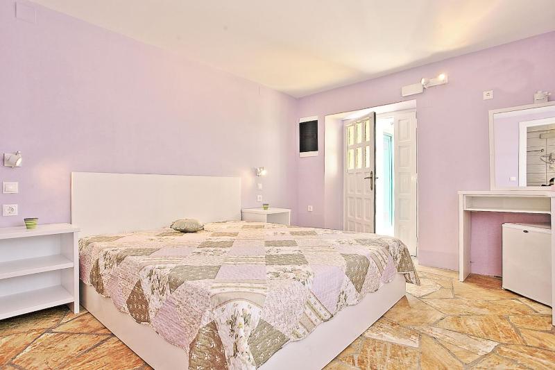 Villa Regina: Above Agni superb views and pool - image 6
