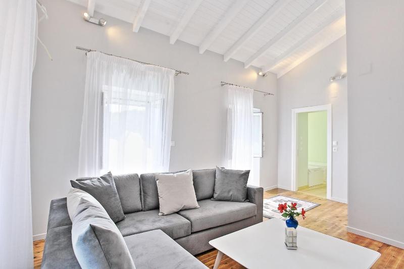 Villa Regina: Above Agni superb views and pool - image 40