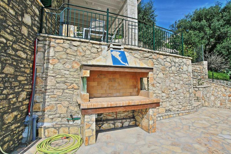 Villa Regina: Above Agni superb views and pool - image 30
