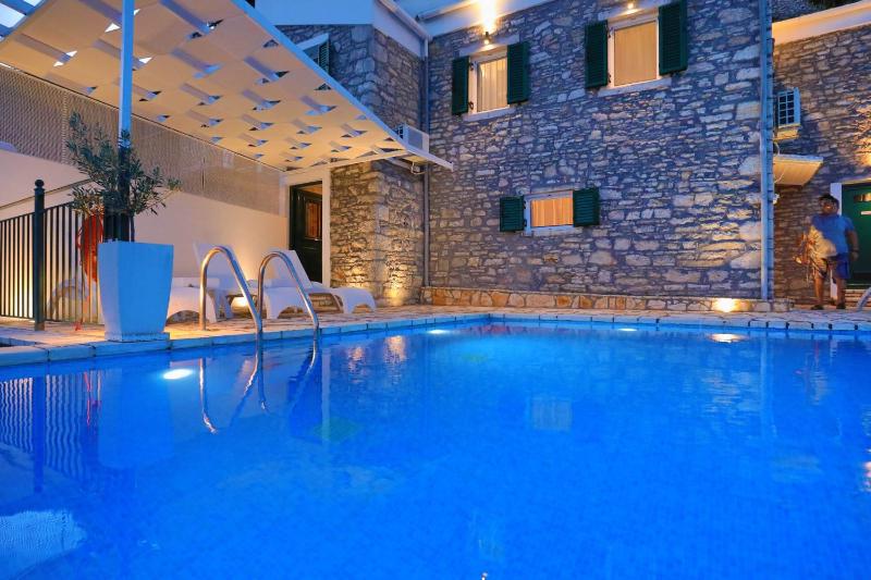 Villa Regina: Above Agni superb views and pool - image 26