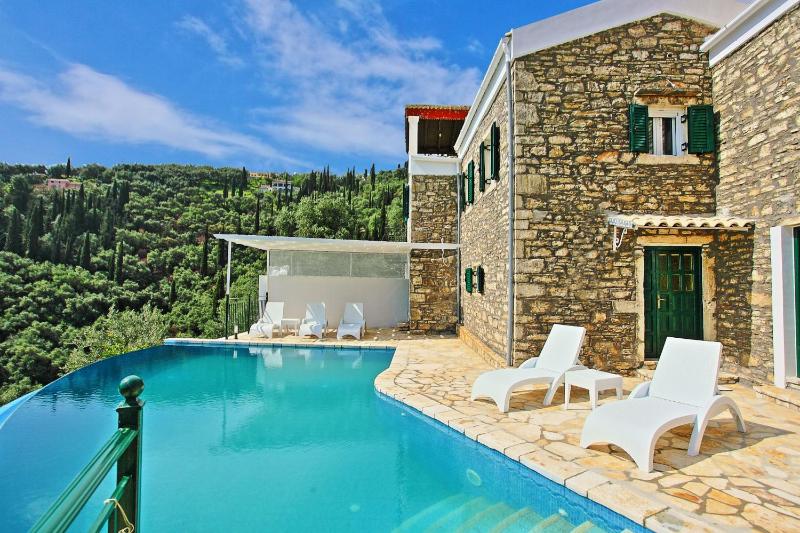 Villa Regina: Above Agni superb views and pool - image 16