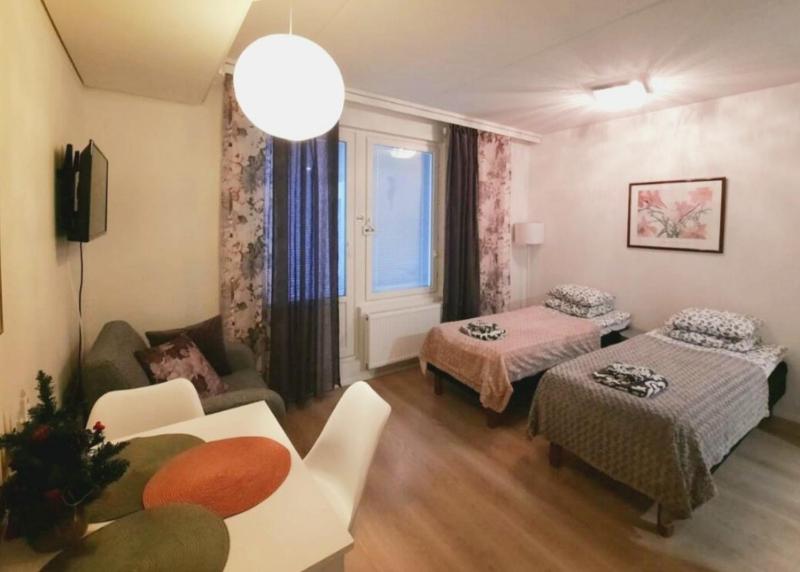 Twin Room image 4