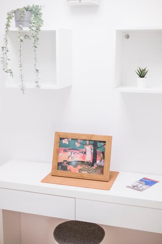 One-Bedroom Apartment image 2