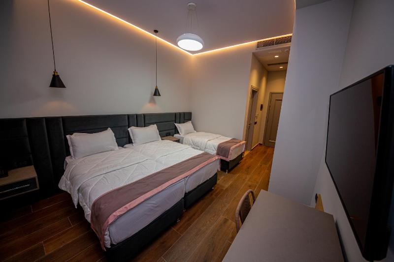 Economy Triple Room - Ground Floor image 3