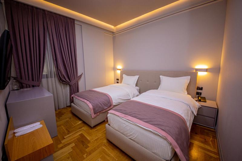 Twin Room image 1