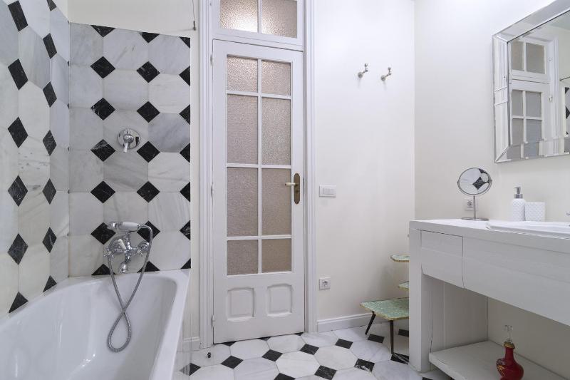 Apartment image 3