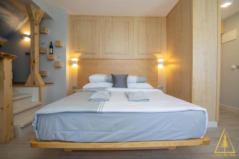 Junior Suite with Balcony image 4