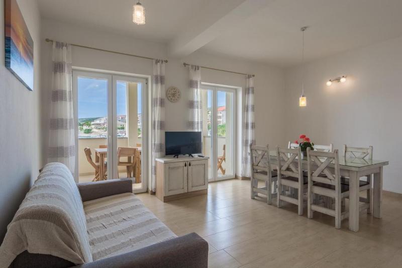 Two-Bedroom Apartment with Balcony and Sea View image 3