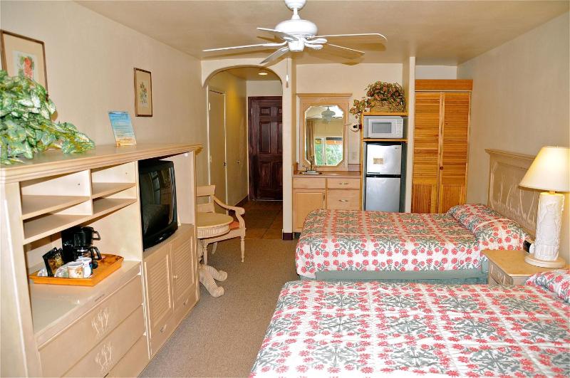 Standard Double Room with Two Double Beds image 1