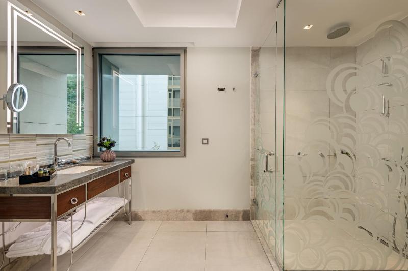 Superior Double Room with City View image 4