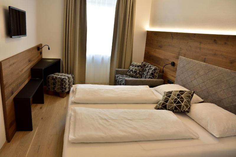Superior Double or Twin Room image 3