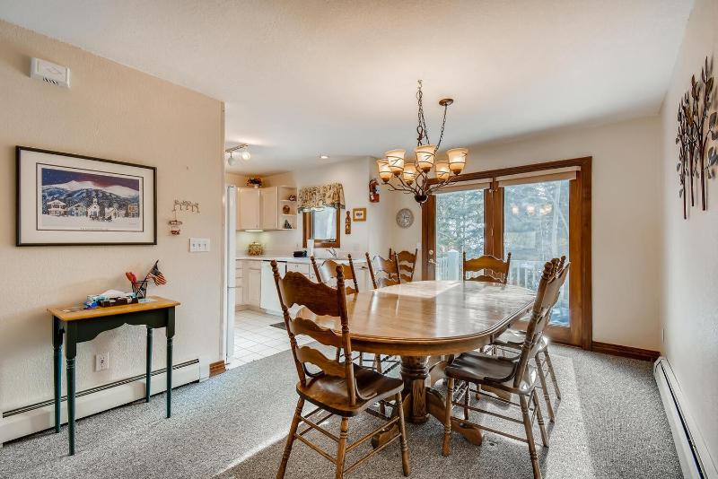 Pinecreek #F - 3 BR - Close to Town - Shuttle to Slopes - Pool and Hot Tub Access - image 6