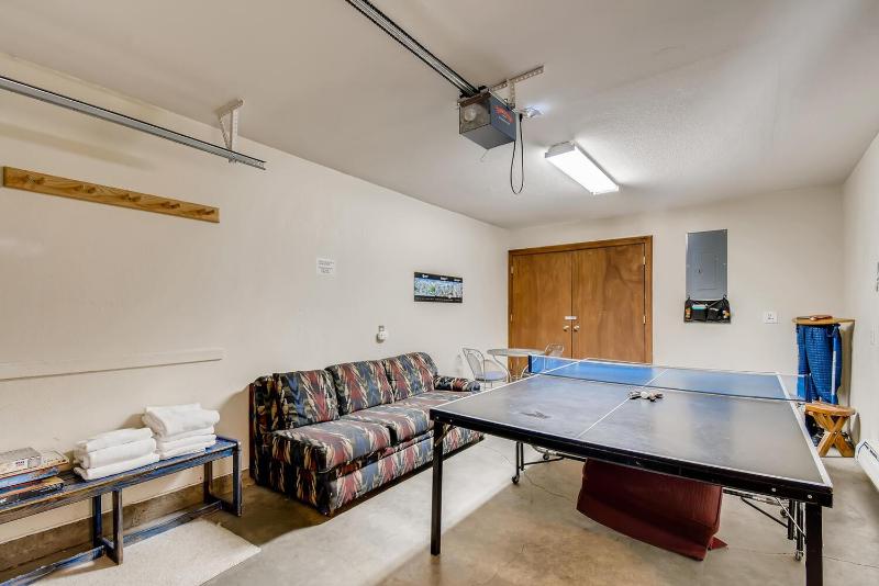 Pinecreek #F - 3 BR - Close to Town - Shuttle to Slopes - Pool and Hot Tub Access - image 15