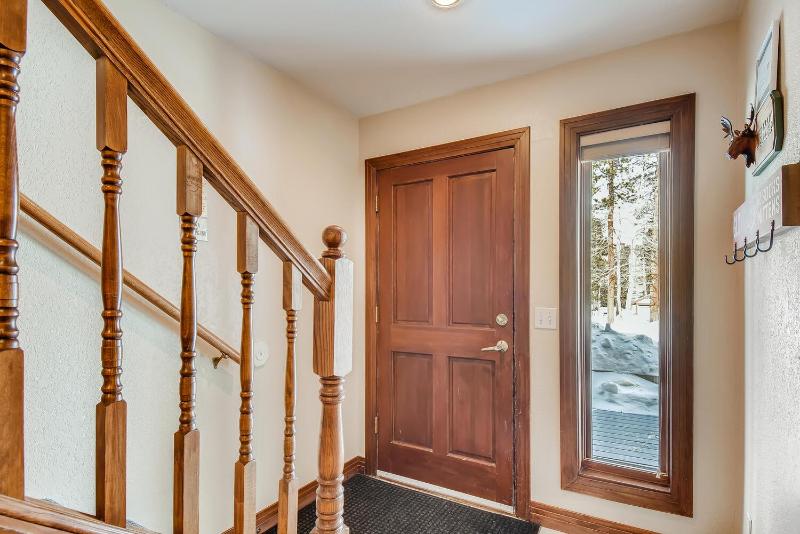 Pinecreek #F - 3 BR - Close to Town - Shuttle to Slopes - Pool and Hot Tub Access - image 28