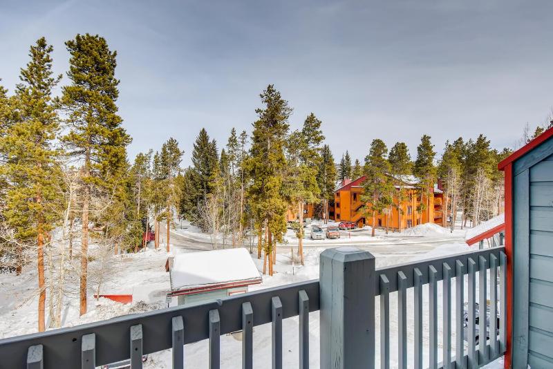 Pinecreek #F - 3 BR - Close to Town - Shuttle to Slopes - Pool and Hot Tub Access - image 2