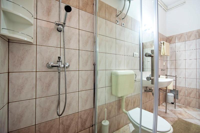 One-Bedroom Apartment image 3