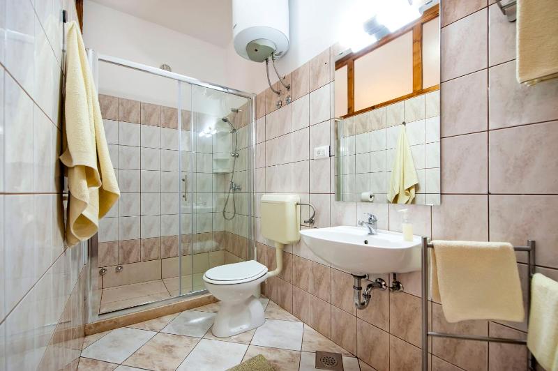 One-Bedroom Apartment image 2