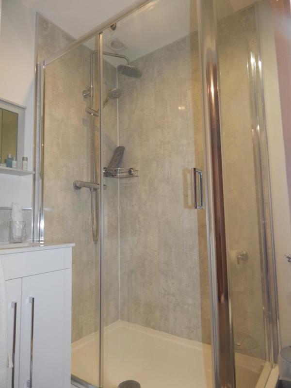 Standard Double Room image 4