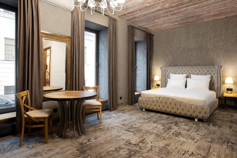 Deluxe Room image 2