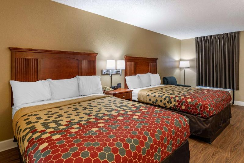 Standard Room, 2 Queen Beds, Smoking image 2