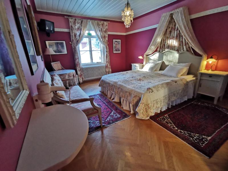 Deluxe Suite image 1