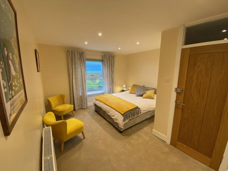 Double Room with Sea View image 3