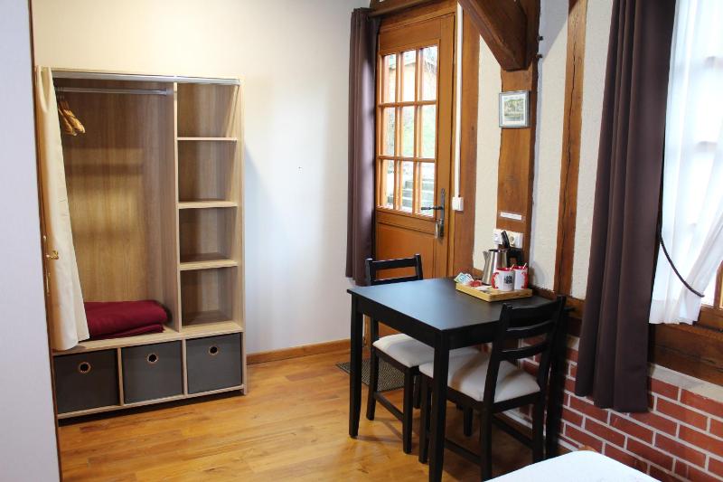 Double Room image 3
