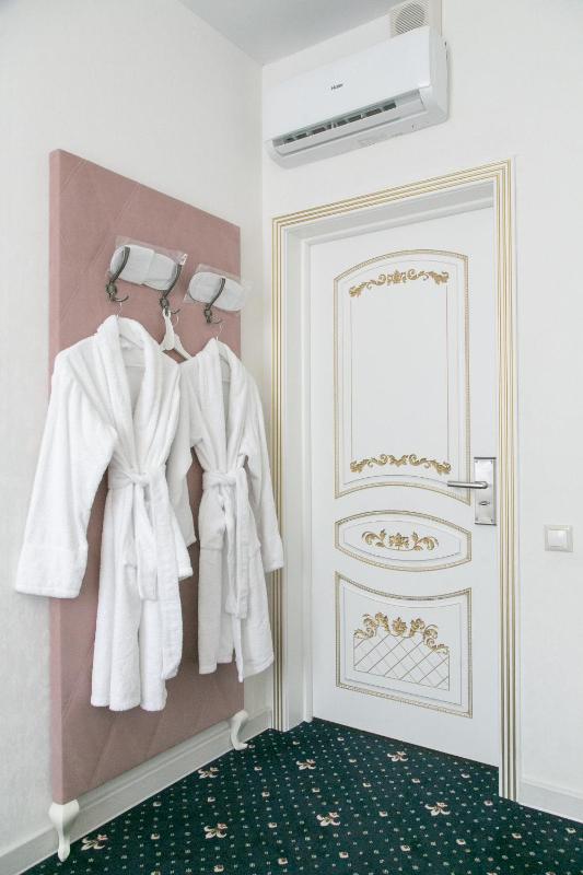 Large Double Room image 2
