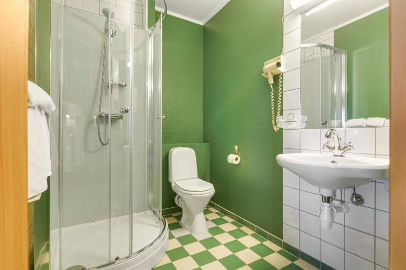 Standard King Room with Sea View image 2