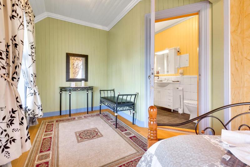 Junior King Suite with Sea View image 4