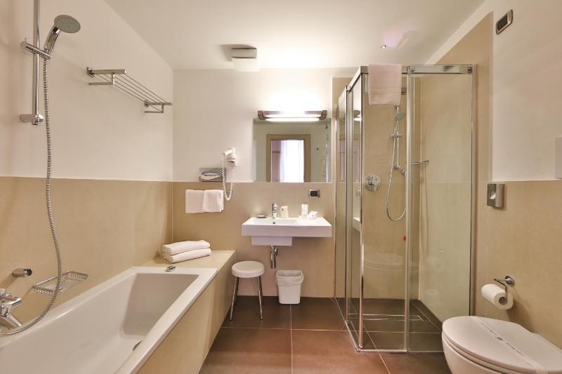 Junior Suite image 2