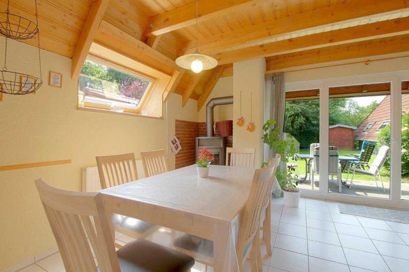 Two-Bedroom House image 4