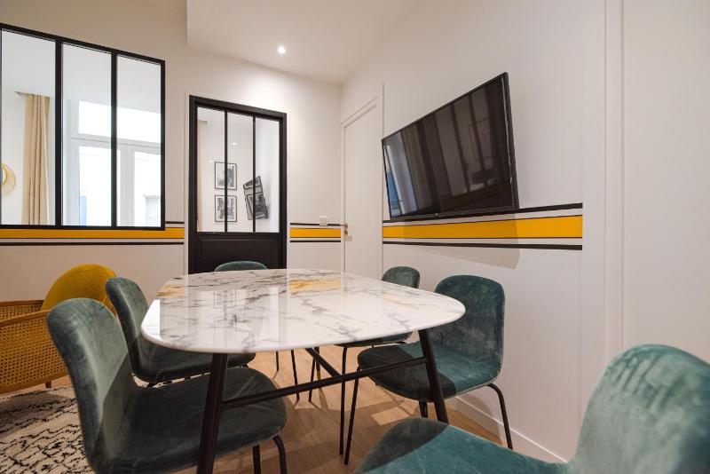 Deluxe Apartment image 2