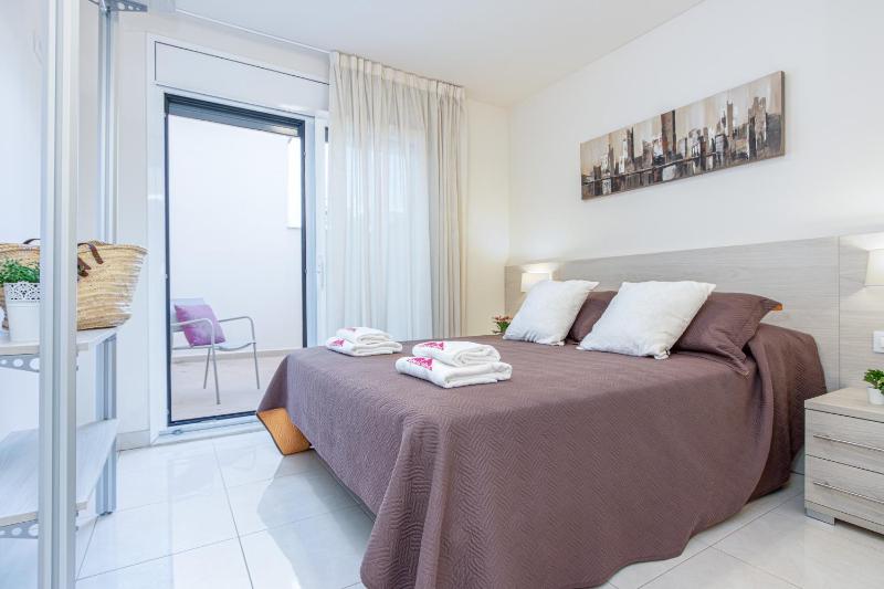Apart-rent Apartamento Francesc Macia 1º 2002 con wifi cerca de la playa - image 11