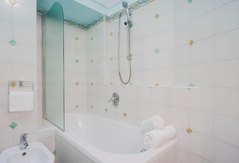 Superior Double Room with Garden View image 2
