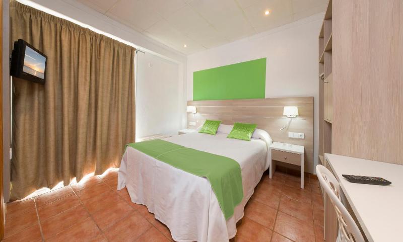 Queen Room image 2