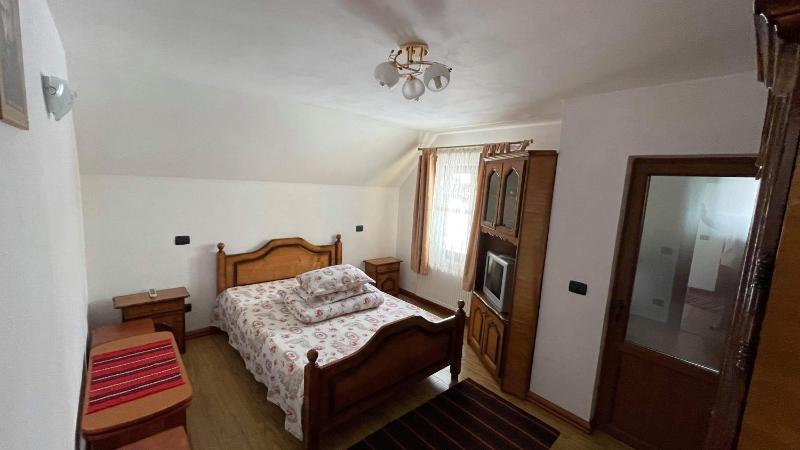 Double Room with Garden View image 4