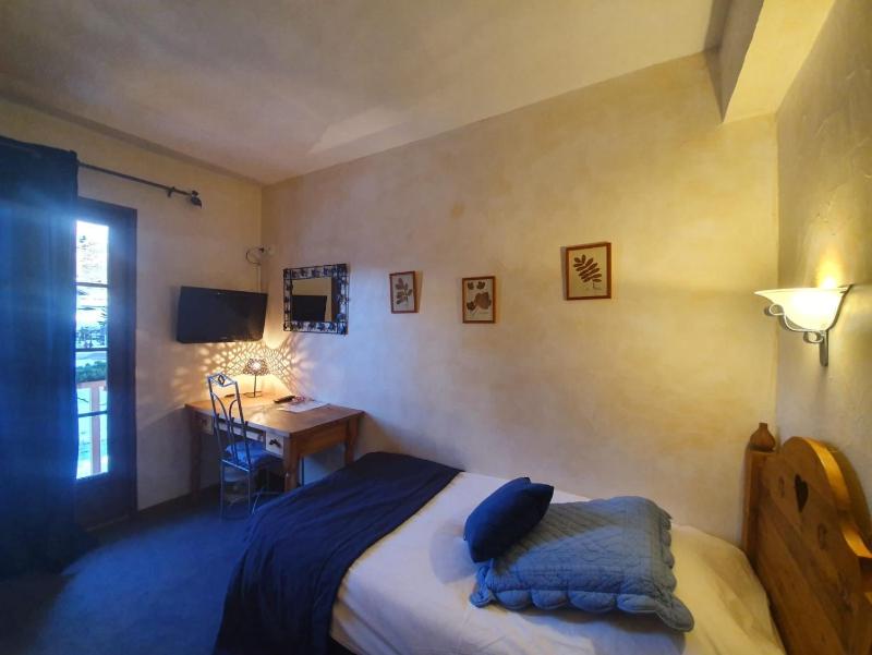 Classic Single Room image 3