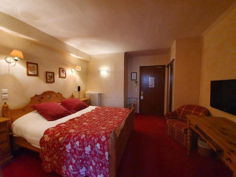 Prestige Triple Room image 2