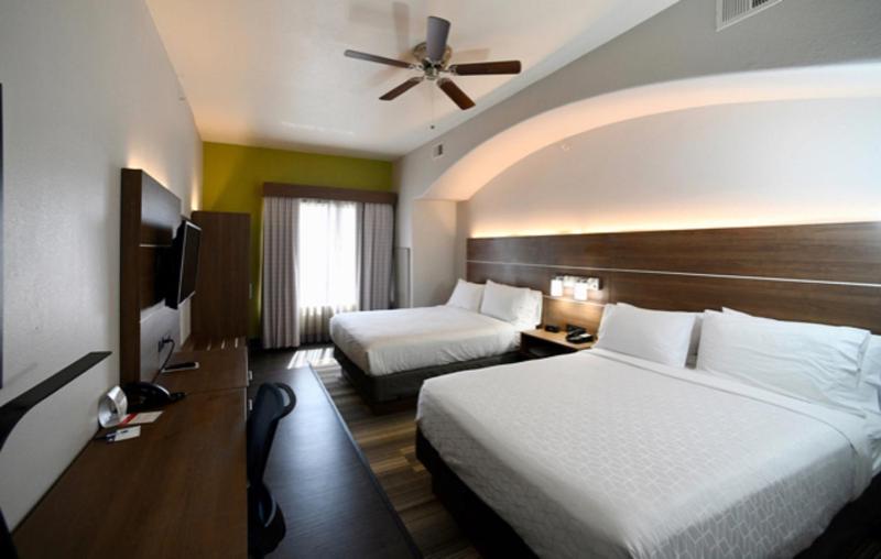 Queen Suite with Two Queen Beds image 1