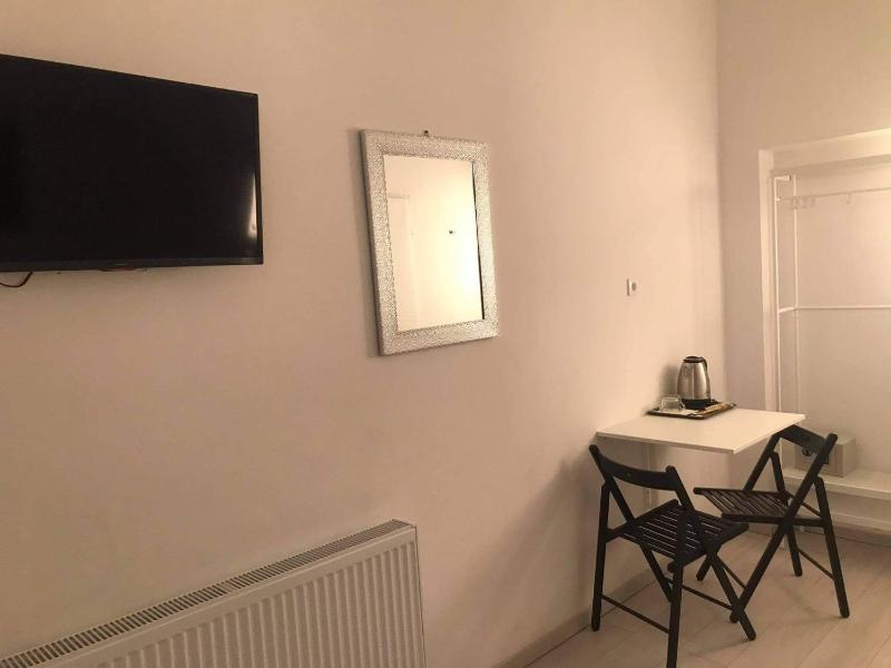 Standard Double or Twin Room image 3