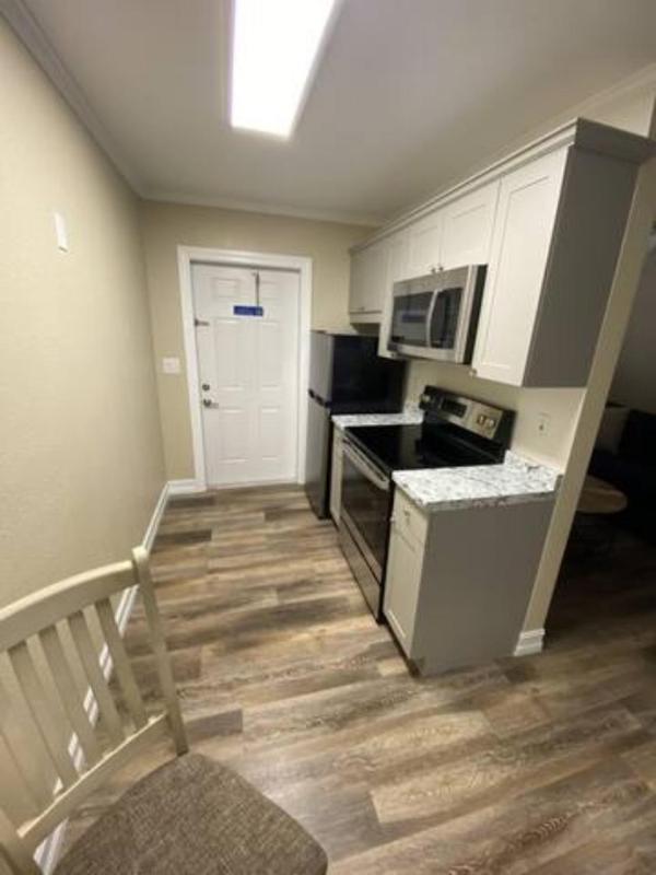 Studio Apartment with Sea View image 3
