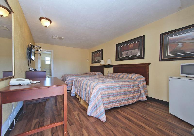 Budget Double Room image 4