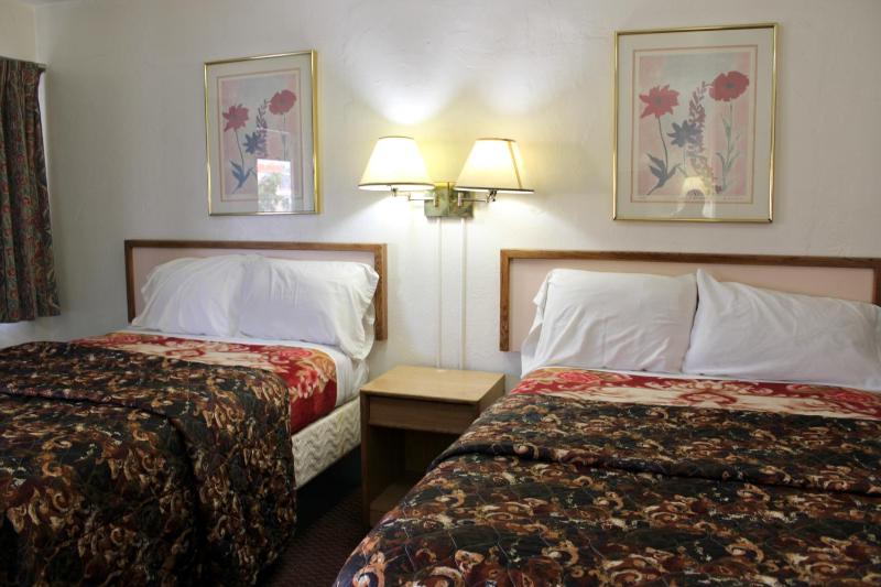 Economy Inn - image 5