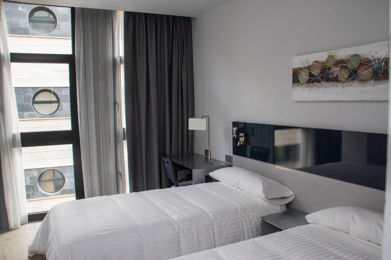 Twin Room image 2