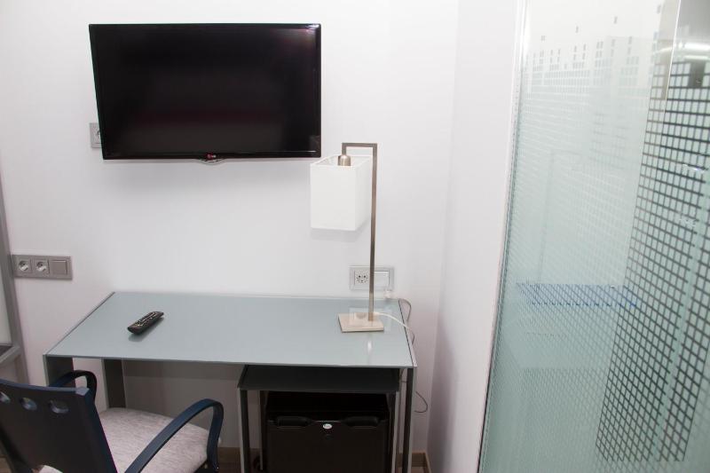 Twin Room image 4
