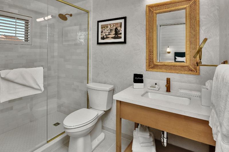 Standard King Room image 2