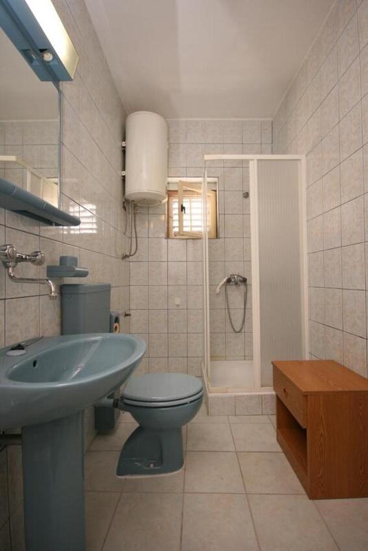 One-Bedroom Apartment with Terrace and Sea View image 3